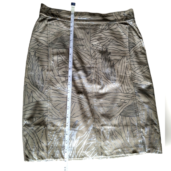 VTG Beige Leather Skirt With Silver Leaf Design, Women's Sz 6, 2 Front Pockets - Picture 2 of 9